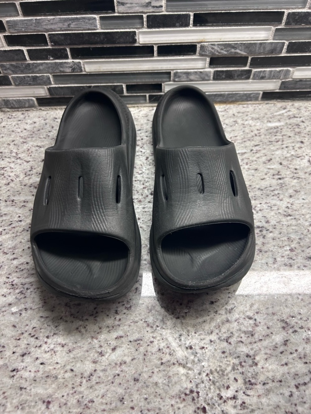 Hoka Youth Black Ora Recovery Slip-On Foam Slide Sandals size 5 youth - Picture 3 of 7